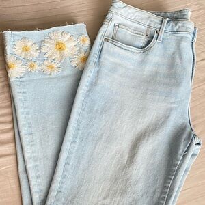 NWT Driftwood Colette Daisy Embroidered Raw Hem Light Wash Boho Jeans Size 14